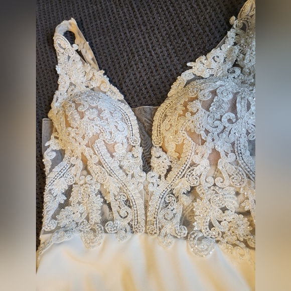 Wedding Gown - Picture 8 of 10